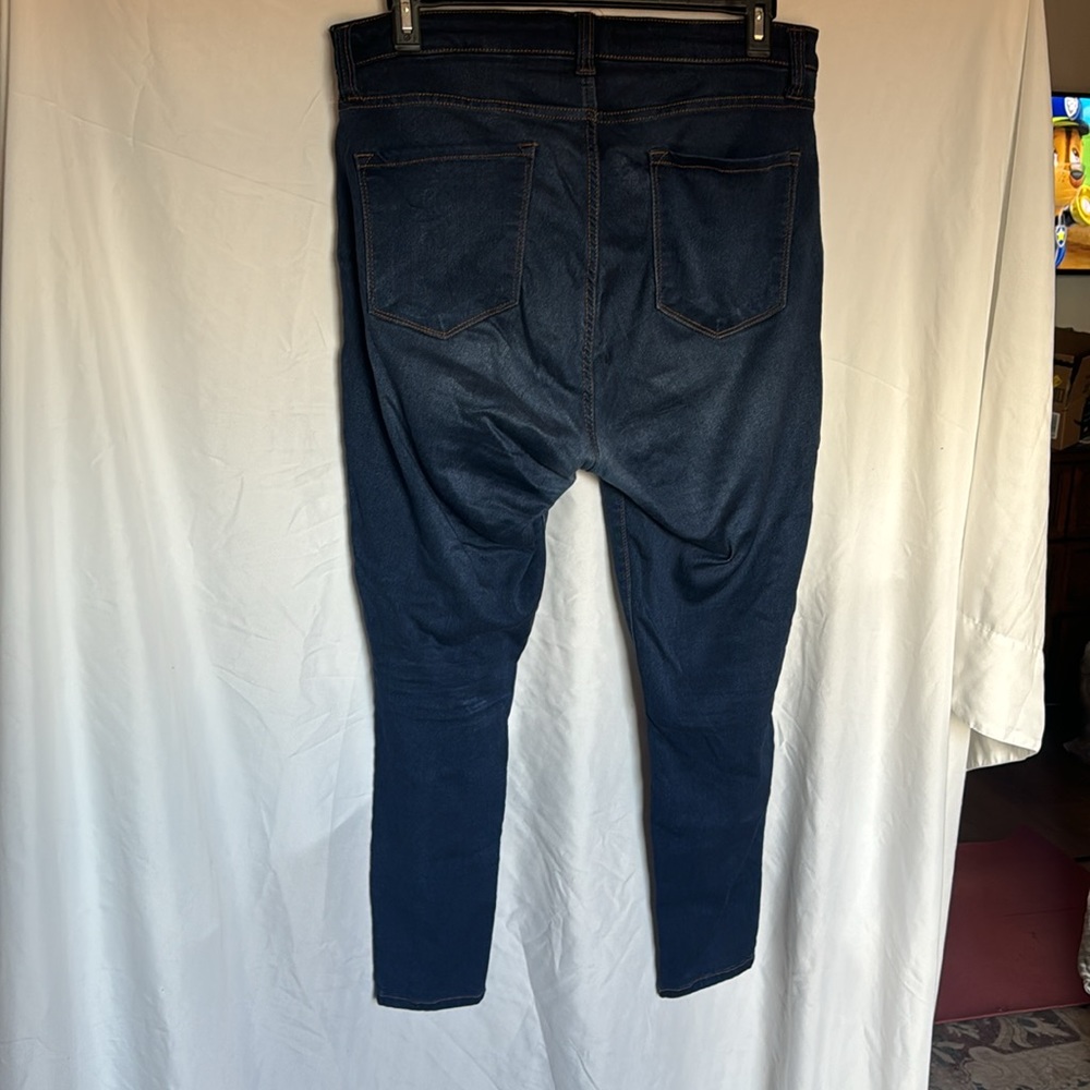 Statue jeans - Picture 2 of 3